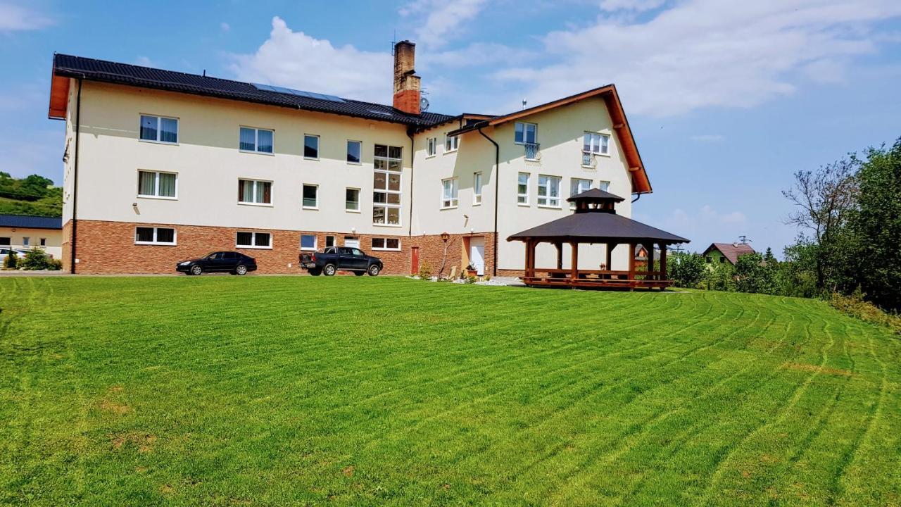 Agrohotel Tri Brezy Hrustin Eksteriør bilde
