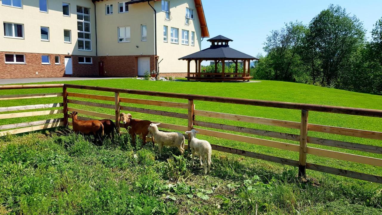 Agrohotel Tri Brezy Hrustin Eksteriør bilde