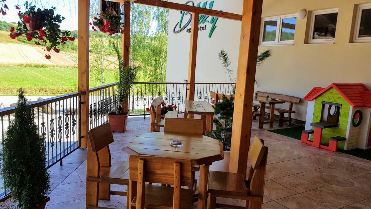 Agrohotel Tri Brezy Hrustin Eksteriør bilde
