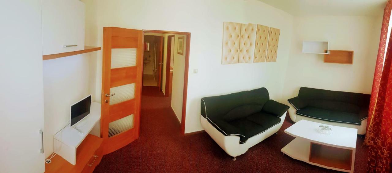 Agrohotel Tri Brezy Hrustin Eksteriør bilde